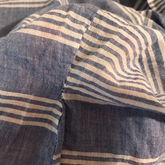 LILI'S CLOSET Muted Striped Chambray Blouse Shirt Button Sown Top Blue White - Picture 6 of 6